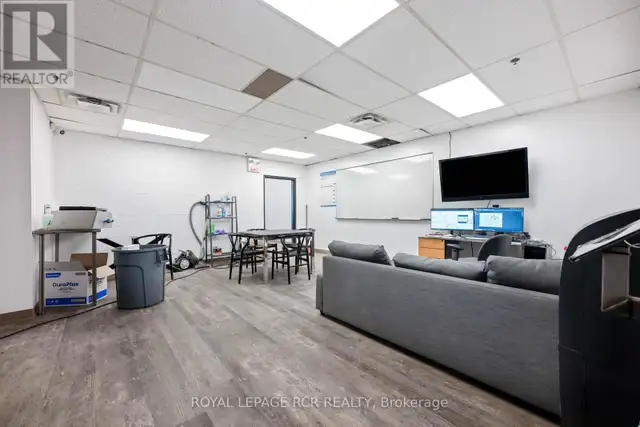 2B - 10 CENTENNIAL ROAD Orangeville, Ontario in Commercial & Office Space for Rent in Oakville / Halton Region - Image 14