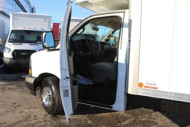 2024 Chevrolet Express 3500 CUBE 14 PIEDS + DECK 6.6 L / 39.000  in Cars & Trucks in Laval / North Shore - Image 14