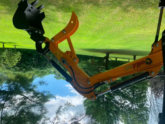 Mini Excavator with 13.5HP Kubota diesel engine for sale in Other in City of Toronto - Image 5