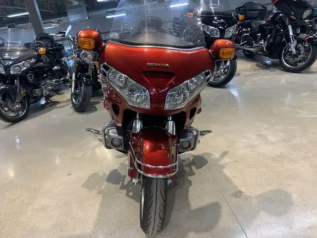 2001 Honda GL1800 Goldwing Touring in Sport Touring in Guelph - Image 4
