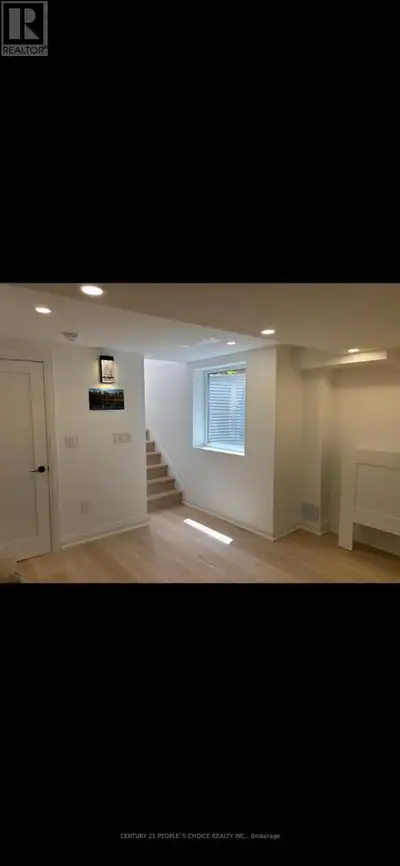 1056 CHARMINSTER CRESCENT E Mississauga (East Credit), Ontario
