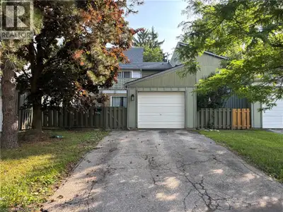 Large 4 Bed 3 bath house in Guelph near universities and stone Rd mall. Easy walk to schools, shoppi...