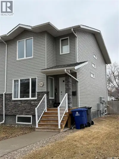 Perfect for first-time buyers, or investors! This bright end-unit townhouse is located just steps fr...