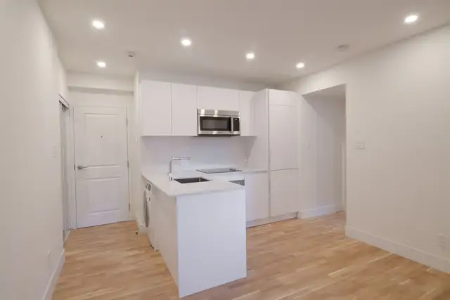 renovated 3.5 for rent, Cote Saint Luc, April 1 - ID 2489