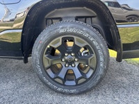 TIRES: 275/55R20 OWL ALL-SEASON (STD),ENGINE: 3.6L PENTASTAR VVT V6 W/ETORQUE (STD),BLACK EXPRESS ED... (image 8)