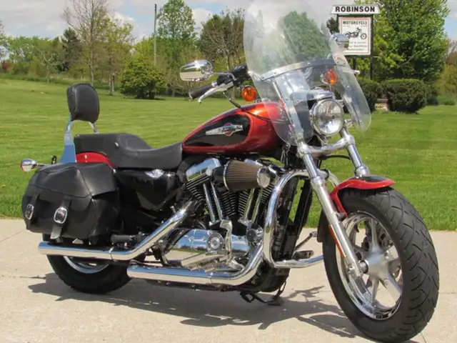 2011 Harley-Davidson Sportster XL1200C 1200 Custom in Sport Bikes in Leamington - Image 3