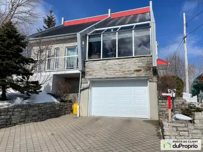*Vente sur pause* Propriété d'exception au design contemporain. Salon et salle à manger ouverts sur...