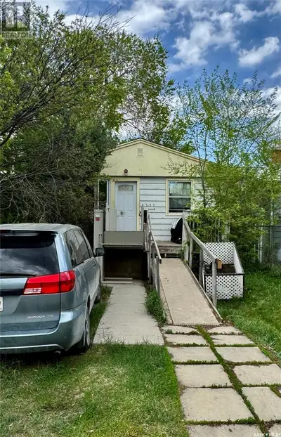 Welcome to 755 Cameron Street in beautiful Regina Saskatchewan. Great first time home buyer opportun...