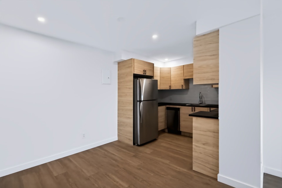 2 bedrooms - LaSalle - Appliances & Parking & Heat included 4