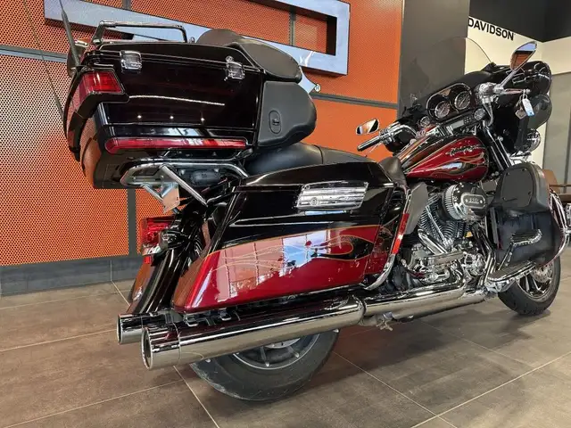 2011 Harley-Davidson CVO Ultra Classic Electra Glide in Street, Cruisers & Choppers in Grande Prairie - Image 12
