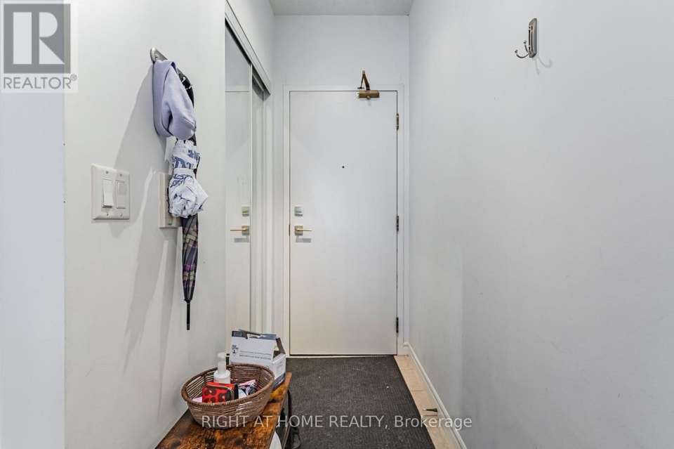 301 - 28 BYNG AVENUE Toronto (Willowdale East), Ontario 2