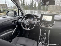 Navigate Canadian roads with confidence in this versatile 2024 Toyota Corolla Cross LE. Finished in... (image 8)