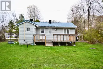 Incredible Location ,Beautiful And Bright Bungalow Your Home Only Minutes Away From Innisfil Beach,...