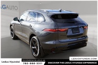 2022 Jaguar F-PACE P250 S Experience the Jaguar F-PACE P250 S with only 28004 km on the odometer. Fi... (image 3)