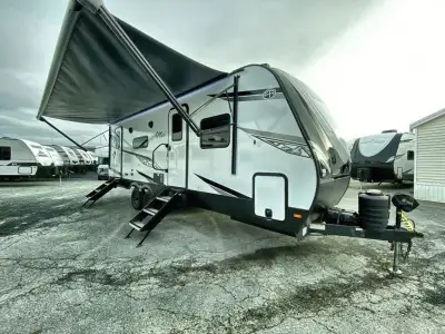 EAST TO WEST Alta travel trailer 2475KBH highlights: Double-Size Bunks Free Standing Dinette King Be...