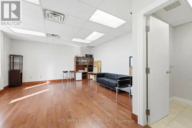 43 - 400 CREDITSTONE ROAD Vaughan (East Woodbridge), Ontario in Commercial & Office Space for Rent in Markham / York Region - Image 4
