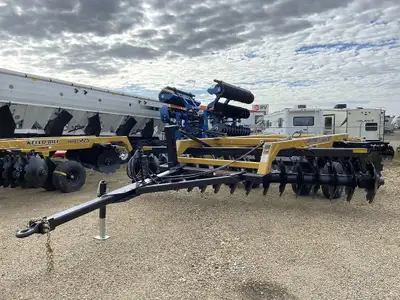 Kello-Bilt 325 - 16' Offset Breaking Disc Looking for an easy-to-use and heavy-duty disc harrow? Loo...