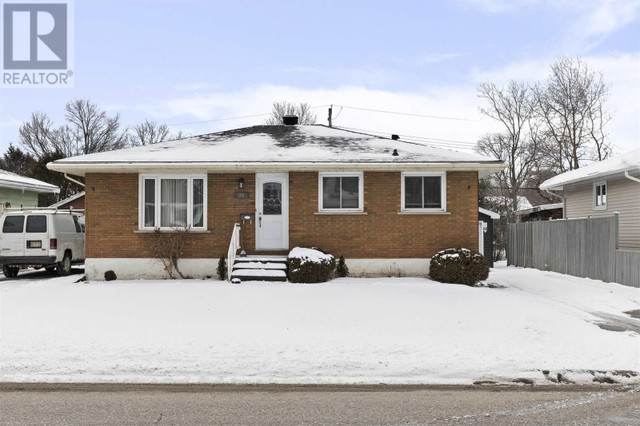25 South Market ST Sault Ste. Marie, Ontario in Houses for Sale in Sault Ste. Marie - Image 2
