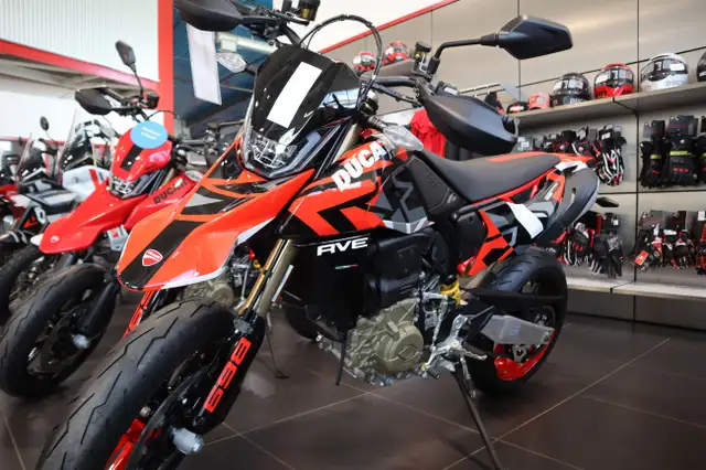 2025 Ducati Hypermotard 698 Mono RVE Black Red in Street, Cruisers & Choppers in Edmonton - Image 7