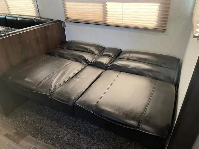 2019 Starcraft 31BHU in Travel Trailers & Campers in St. Albert - Image 6
