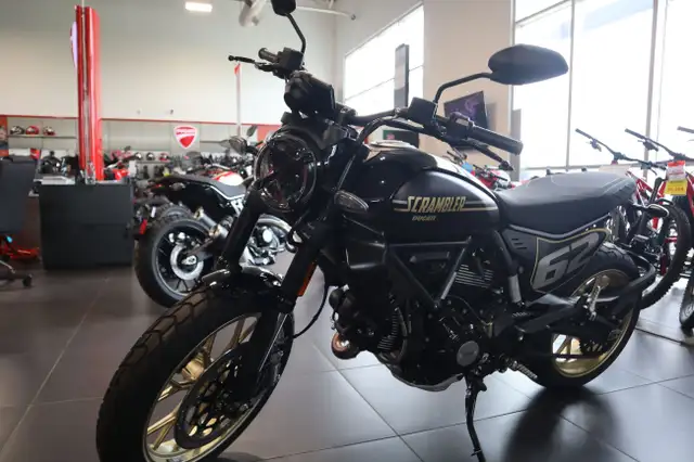 2025 Ducati Full Throttle in Sport Touring in Edmonton - Image 6