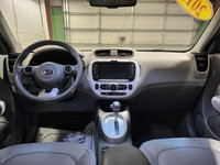 Great urban commuter car in this electric 18 Kia Soul Luxury. Complete with navigation, sunroof, cam... (image 6)