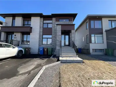Prix affiché pour vente rapide! Occupation immédiate Très belle maison jumelée construction 2022. L'...