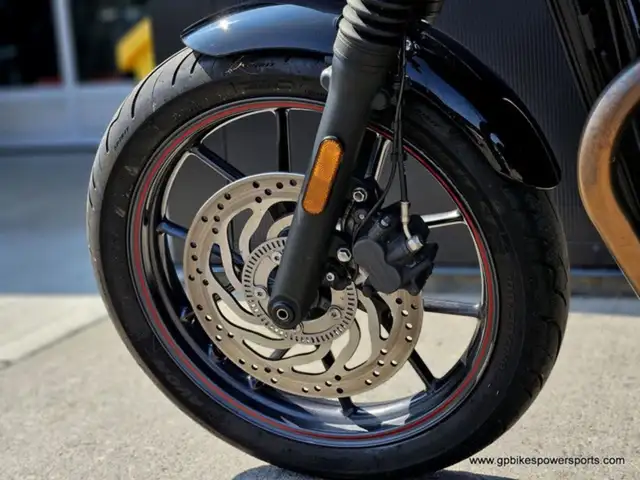 2017 Triumph Street Twin Cranberry Red in Street, Cruisers & Choppers in Oshawa / Durham Region - Image 12