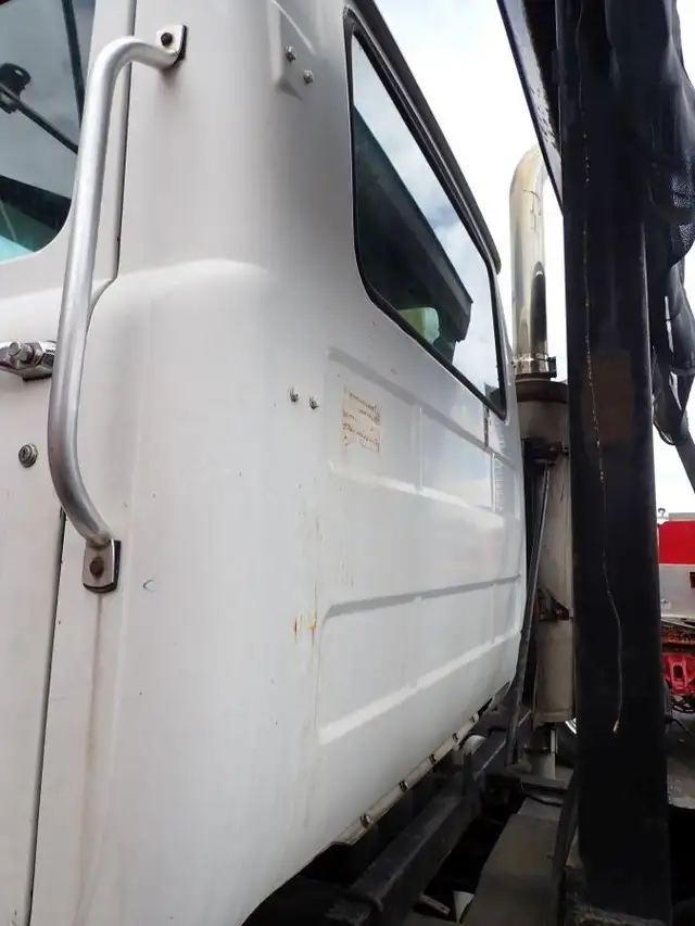 2001 Mack RB688S in Heavy Trucks in Longueuil / South Shore - Image 35