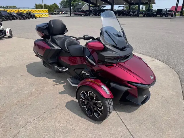 2025 Can-Am Spyder RT Limited in Sport Touring in Norfolk County - Image 9