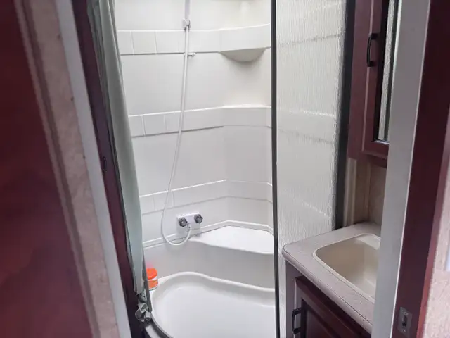 2011 Sunseeker 3120CD Class C Motorhome - Ford F-450 Super Duty in RVs & Motorhomes in Edmonton - Image 16