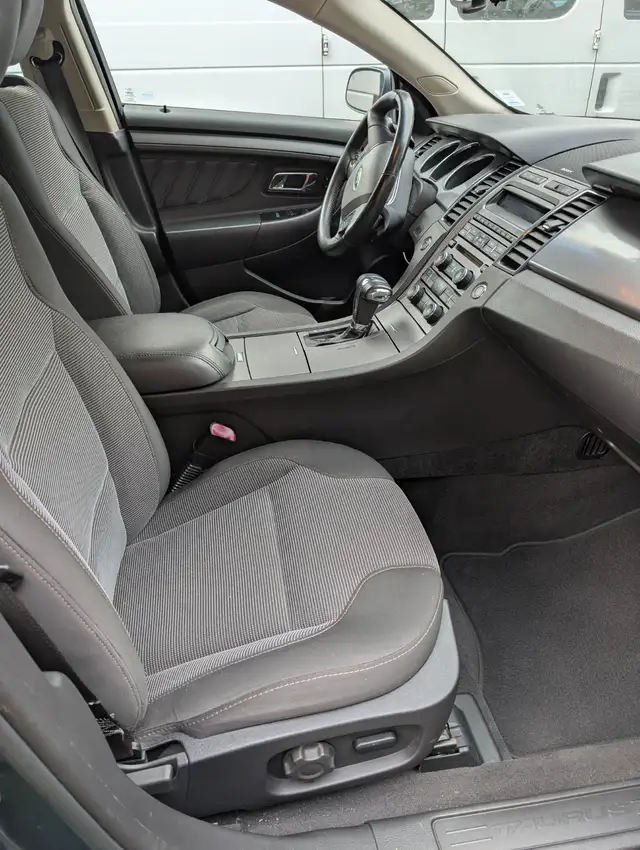 2010 Ford Taurus SEL585559250589470722