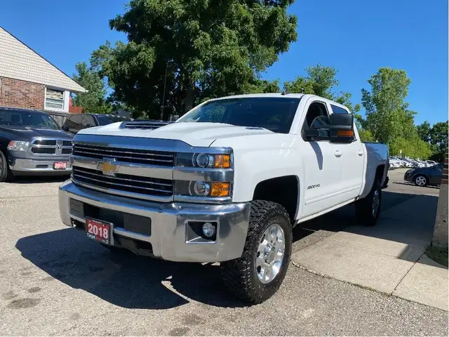 2018 Chevrolet SILVERADO 2500HD LT, Duramax Diesel, No Accidents in Cars & Trucks in London - Image 4