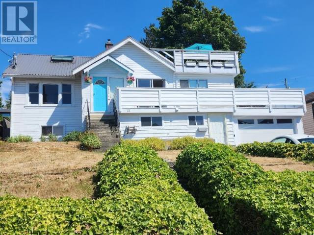 4516 MARINE AVE Powell River, British Columbia in Houses for Sale in Powell River District - Image 2