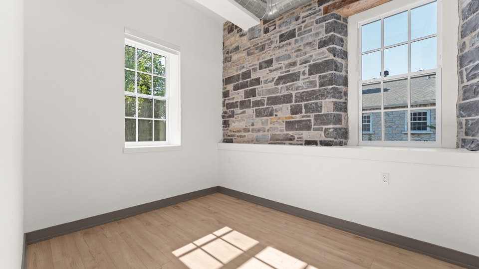 By-the-bed Units Available at 47 Wellington Street 5