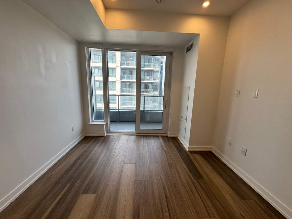 Recently Built 1 Bedroom Corner Unit Condo in Central Downtown K 3