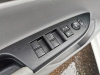 • Power_Steering • Power_Brakes • Power_Windows • Power_Seat • Power_Mirrors • Power_Locks • Air_Con... (image 9)