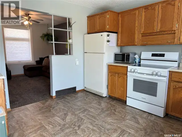 24 3rd AVENUE SE Weyburn, Saskatchewan in Houses for Sale in Regina - Image 10