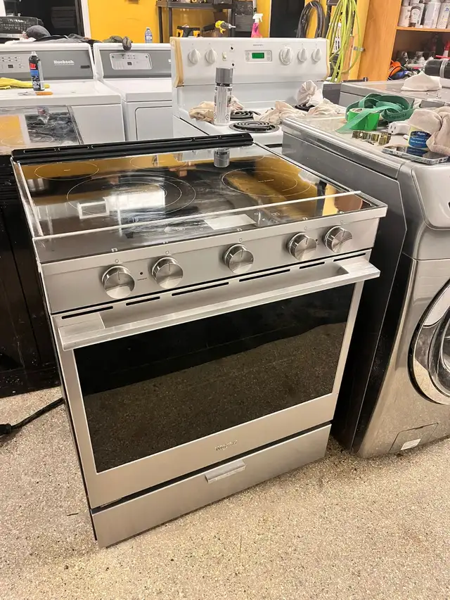 Whirlpool 30” Like New Stove  Fully Tested  30-Day Warranty in Stoves, Ovens & Ranges in Kitchener / Waterloo - Image 3