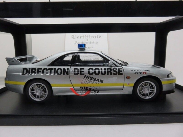 1/18 DIECAST AUTOART Nissan Skyline GT-R R33 LeMans Pace Car 97 dans Art et objets de collection  à Ville de Montréal - Image 2
