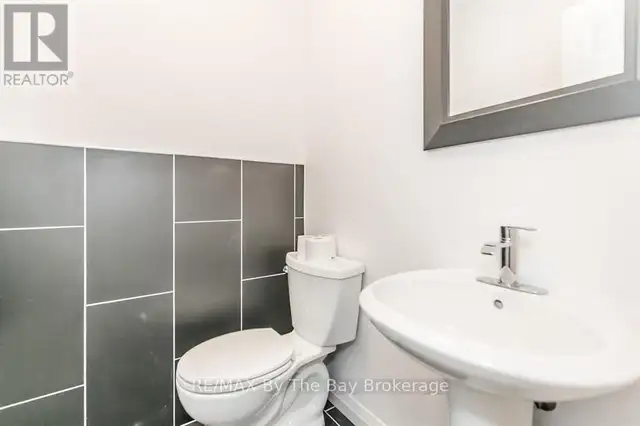 345 FERNDALE DRIVE S Barrie (Ardagh), Ontario in Long Term Rentals in Barrie - Image 8