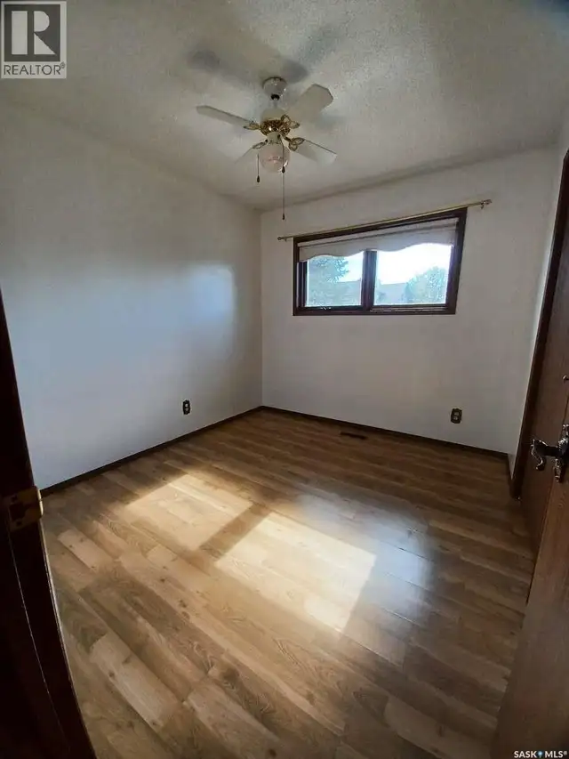 113 5th AVENUE Gravelbourg, Saskatchewan in Houses for Sale in Moose Jaw - Image 15