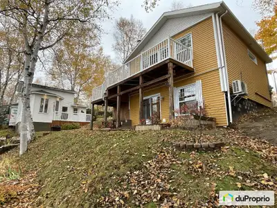 2 propriétés sur un même terrain au bord de l'eau, clés en main 479000$. Petit coin de paradis à 20...