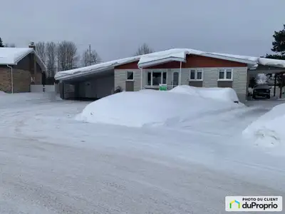 Belle propriété type bungalow 2 chambres à couchées ( 1 rez de chaussé 1 au sous- sol et 1 chambre d...