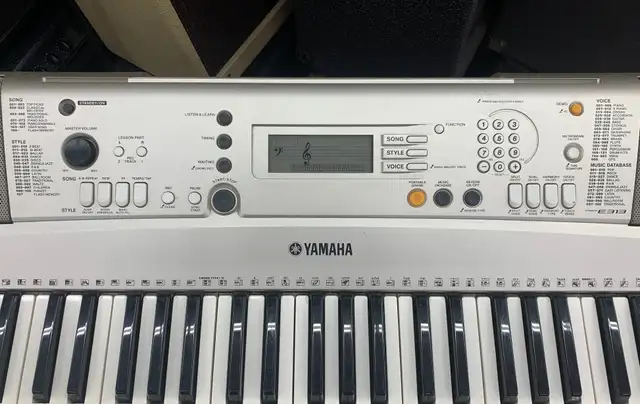 Yamaha PSR-E313 Electric Keyboard in Pianos & Keyboards in City of Toronto - Image 7
