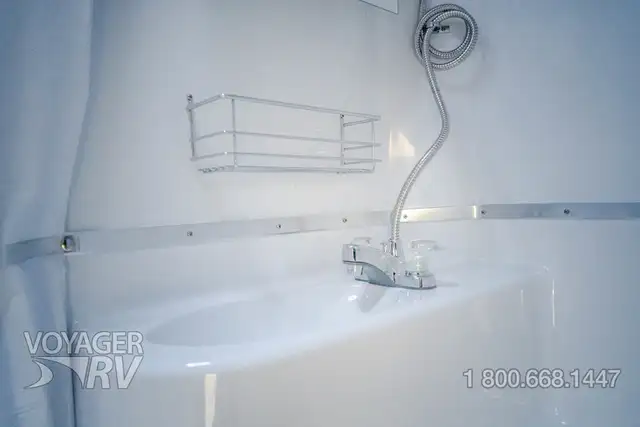 2027 Northern Lite 10.2EX Dry Bath Limited Edition in Travel Trailers & Campers in Kelowna - Image 15