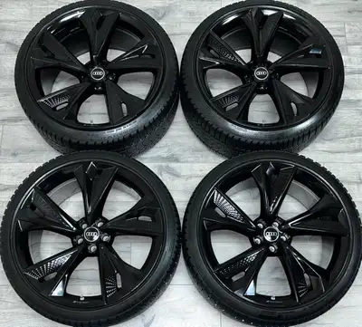 Selling a beautiful set of *LIKE BRAND NEW* 2023 Audi RS6 / RS7 22 inch original "Audi Sport" gloss...