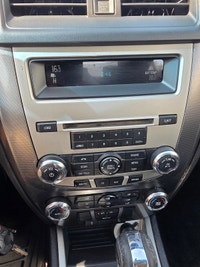 2010 Ford Fusion SEL Year: 2010 Make: Ford Model: Fusion Mileage: 215,489 Km Transmission: Automatic... (image 8)
