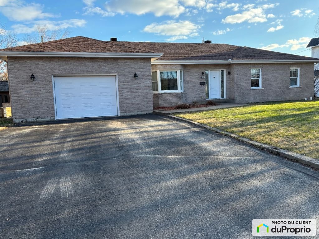 $495,000 - Bungalow for sale in Louiseville — photo 2