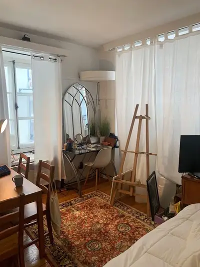 418-655-8281 À voir au 30 rue Garneau appartement #1 , un beau 2 1/2 situé au première étage dans un...